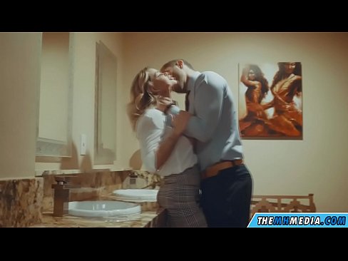 ❤️ Nalika pirang semok seduces sampeyan ing toilet umum ❤ Kurang ajar ing jv.hqpornvideos.ru ❤